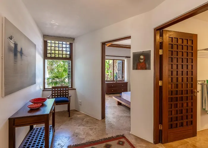 Tequila Sunrise Beach Villa-Diani Beach